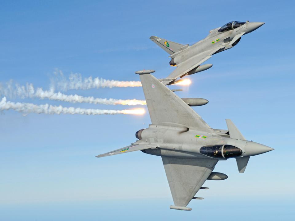 Eurofighter Typhoon aeroplano militare multiruolo Leonardo